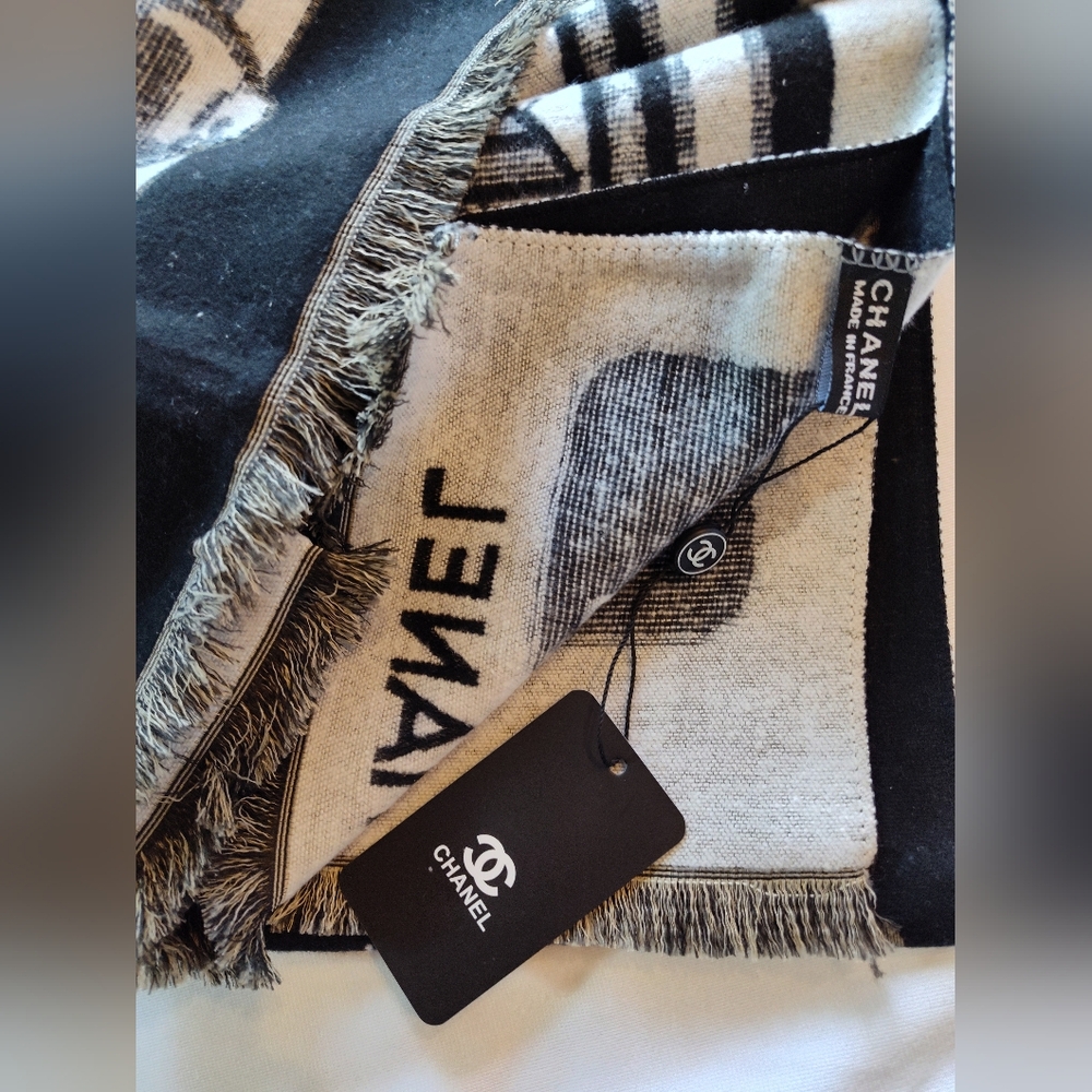 CHANEL GWP Black White Logo Scarf Eiffel Tower Paris Fringe Shawl Wrap NWT NIB - Picture 4 of 6